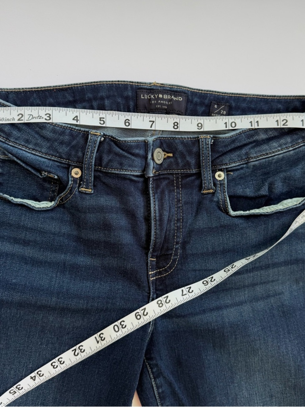 Woman’s Lucky Brand 🍀Denim Jeans Low Rise Skinny Size 6/28 R - Picture 3 of 12